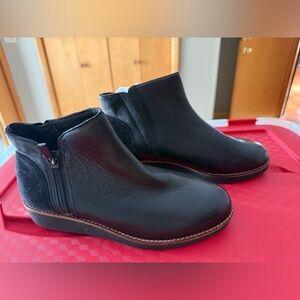 SoftWalk  Ankle Boots, Black, Women's 7 - 7.5 Medium New